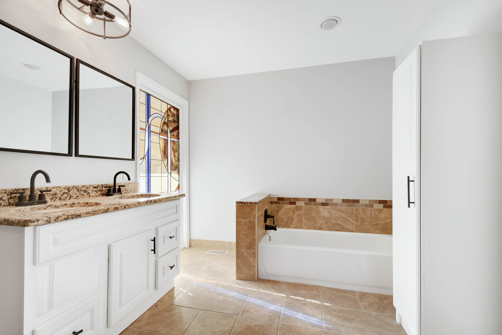 249 Milburn Avenue Crete, IL 60417 - Photo 31 of 46 a bathroom with a tub sink and mirror