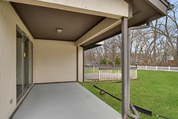 a view of yard with green space