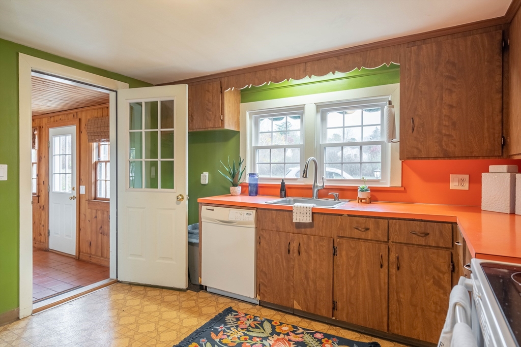 94 Grove Street Shrewsbury, MA 01545 - Photo 12 of 35 Gallery Image 12