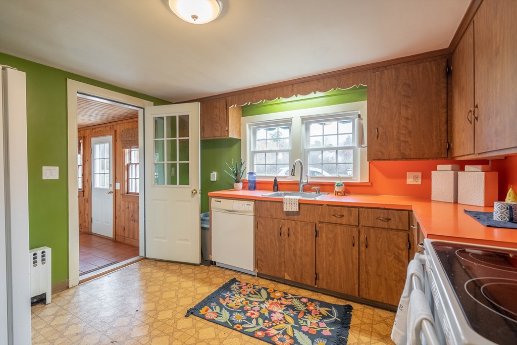 94 Grove Street Shrewsbury, MA 01545 - Photo 13 of 35 Gallery Image 13