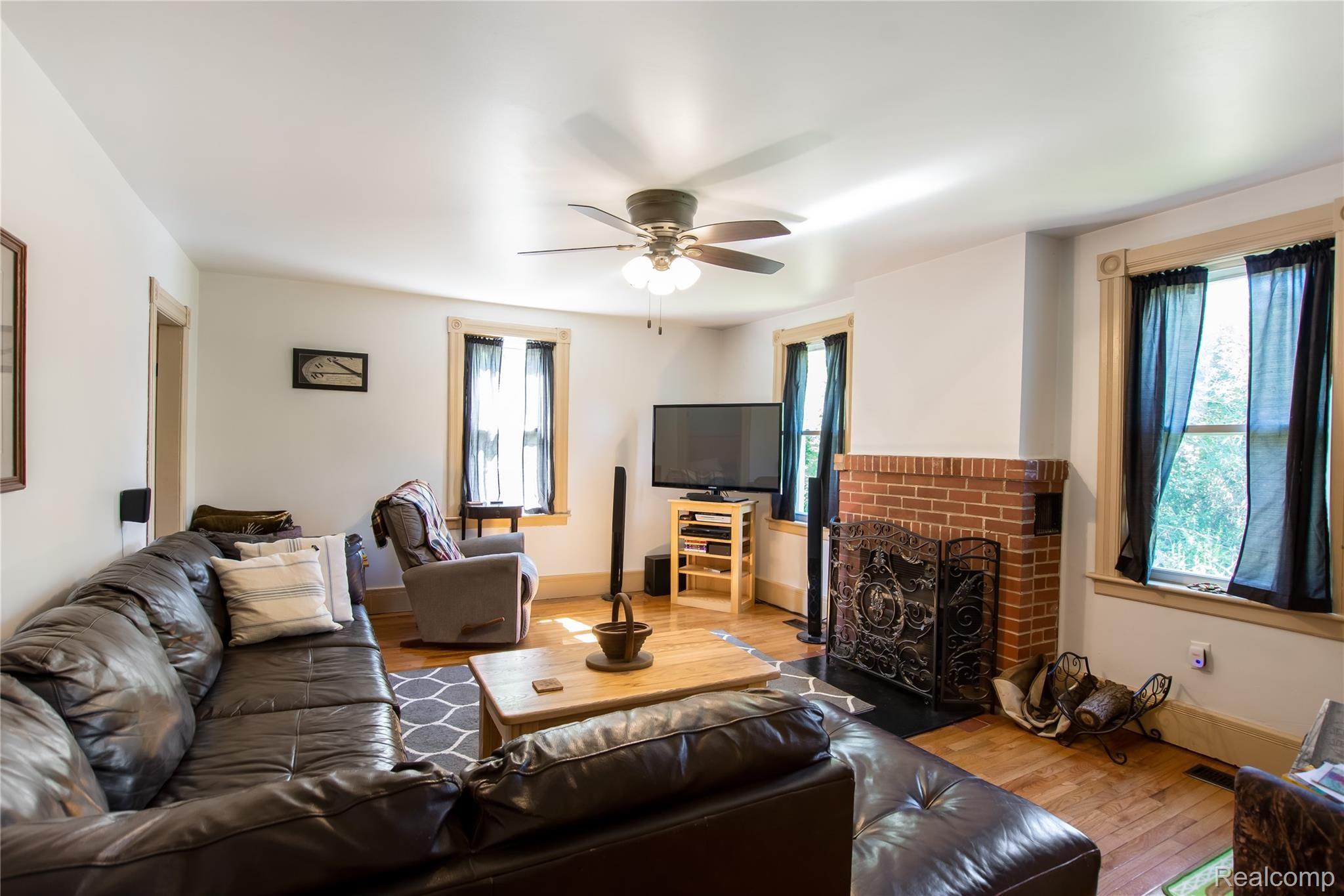 8338 Church Road Imlay City, MI 48444 - Photo 10 of 35 10 Living Room.jpg