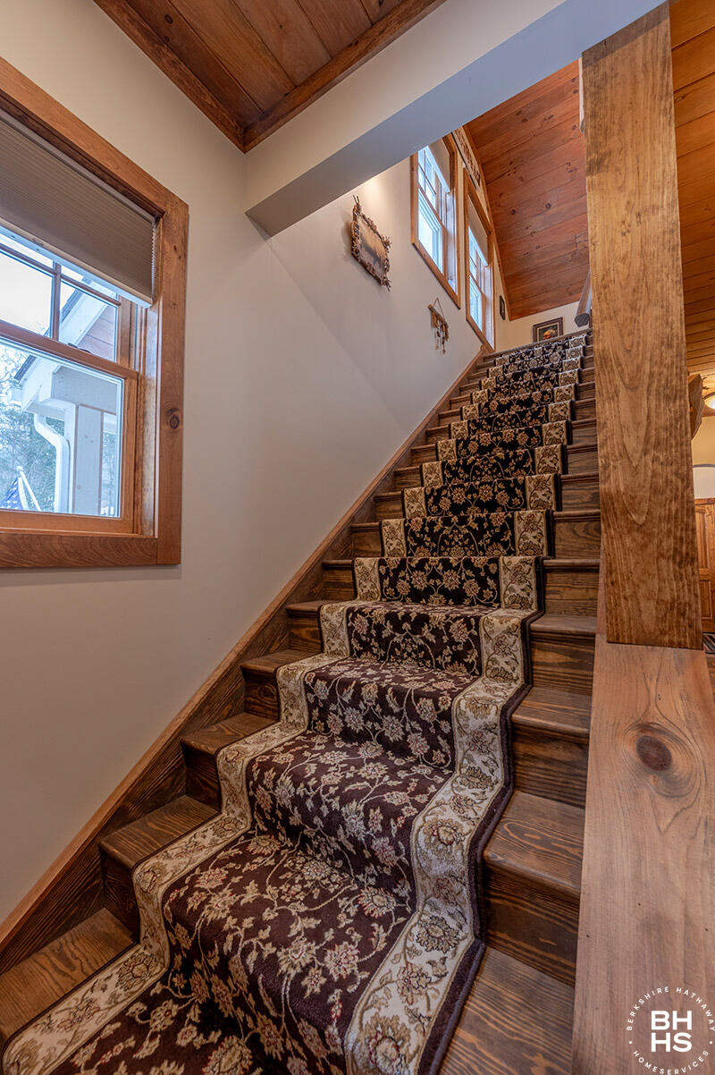 773 Bartlett Carry Road Tupper Lake, NY 12986 - Photo 33 of 62 CampSummerBreezeOnUpperSaranac_Stairway