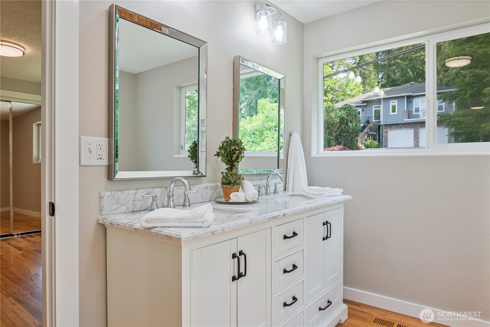 2903 Huntington Place Longview, WA 98632 - Photo 15 of 40 a bathroom with a granite countertop sink and a mirror