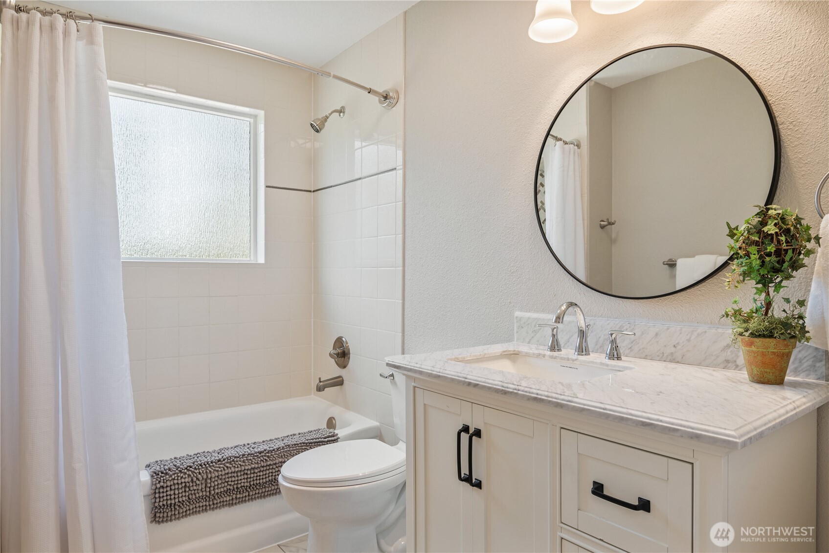2903 Huntington Place Longview, WA 98632 - Photo 19 of 40 a bathroom with a sink a toilet and a mirror