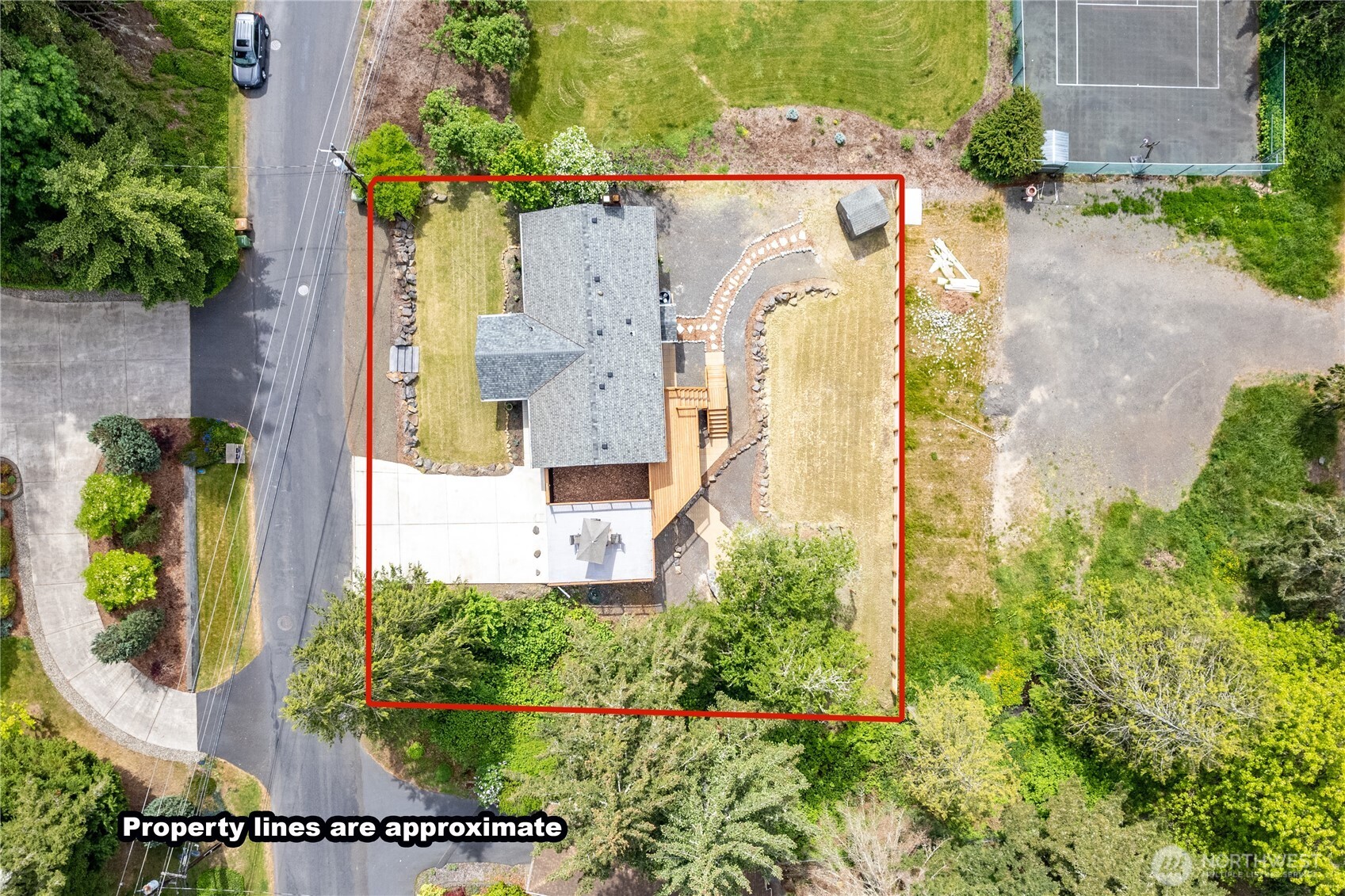 2903 Huntington Place Longview, WA 98632 - Photo 35 of 40 an aerial view of a house having outdoor space