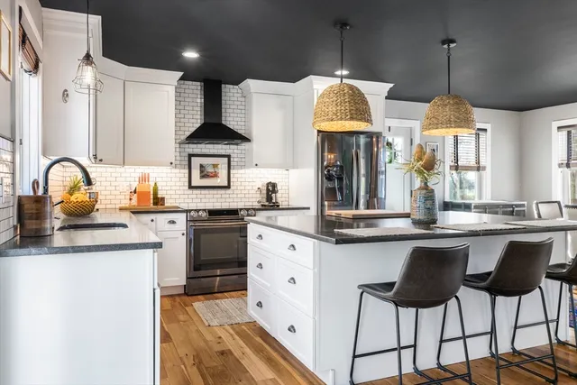 $3,200 | 119 Sycamore Street, Fairhaven, MA 02719