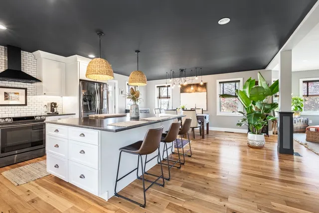 $3,200 | 119 Sycamore Street, Fairhaven, MA 02719