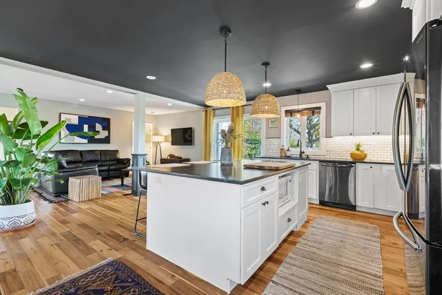 $3,200 | 119 Sycamore Street, Fairhaven, MA 02719