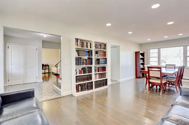 $1,275,000 | 7 Hawk Street, Chestnut Ridge, NY 10977