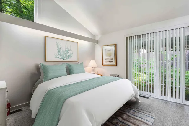 $1,950,000 | 253 Lake Avenue, Sunapee, NH 03782