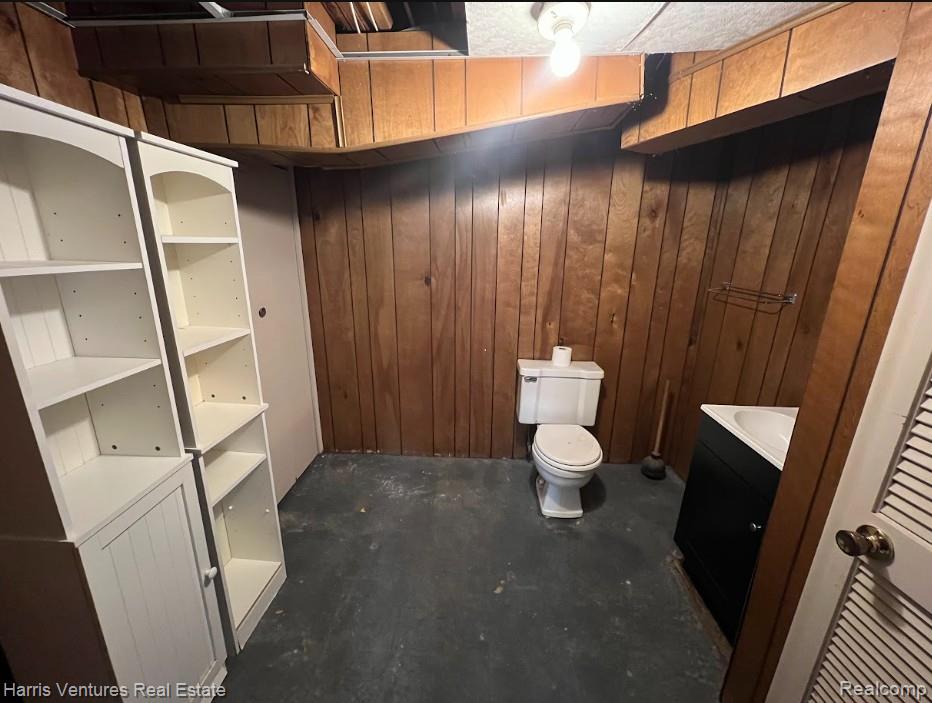 28482 Sutherland Avenue Warren, MI 48088 - Photo 23 of 25 Basement lavatory