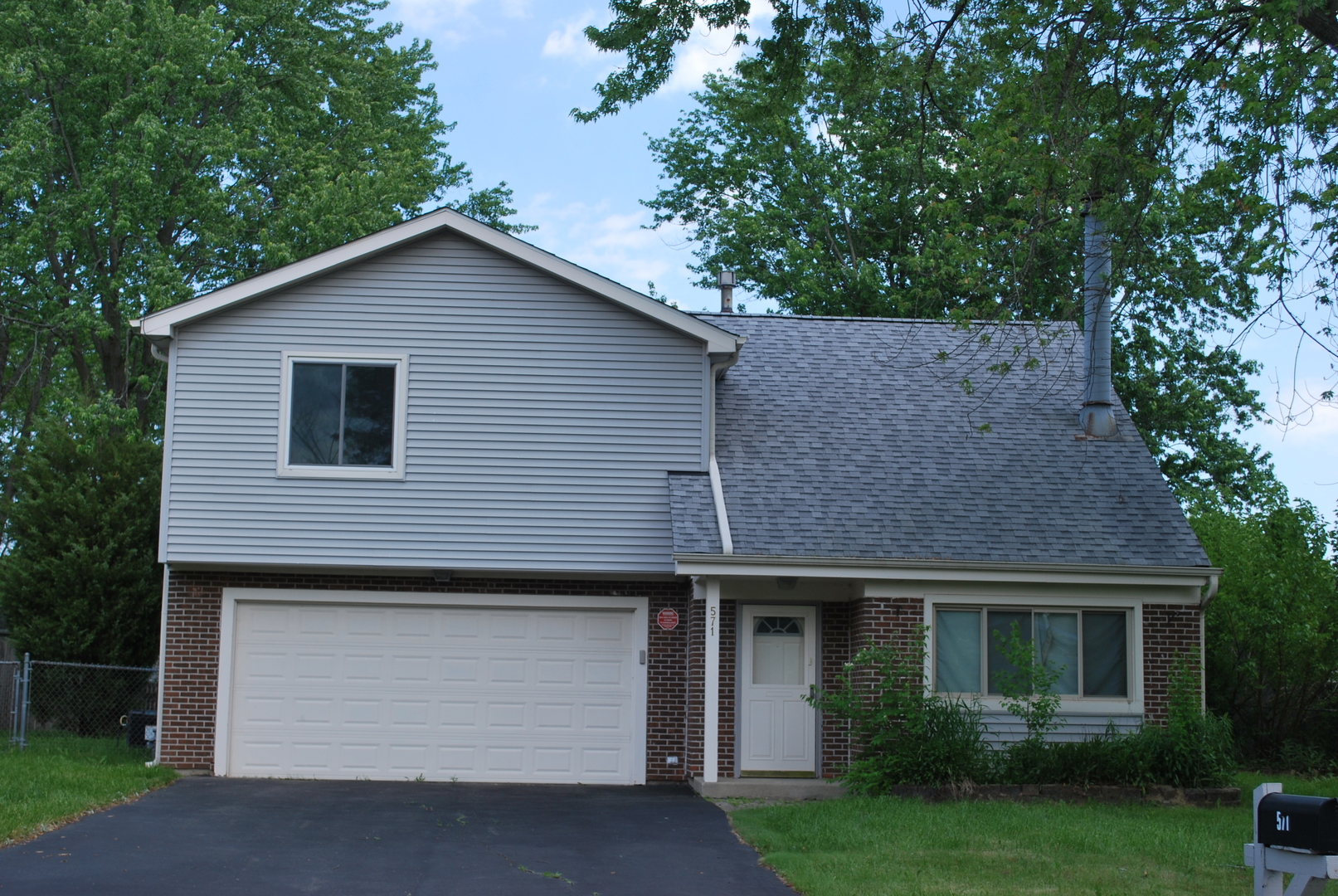 571 White Birch Road Lindenhurst, IL 60046 - Photo 1 of 19 Gallery Image 1