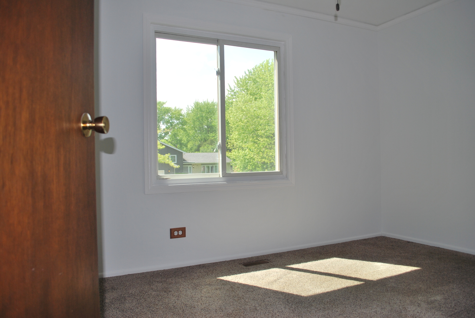 571 White Birch Road Lindenhurst, IL 60046 - Photo 12 of 19 Gallery Image 12