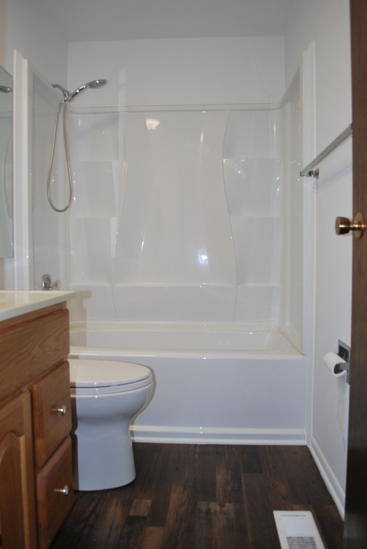 571 White Birch Road Lindenhurst, IL 60046 - Photo 14 of 19 Gallery Image 14