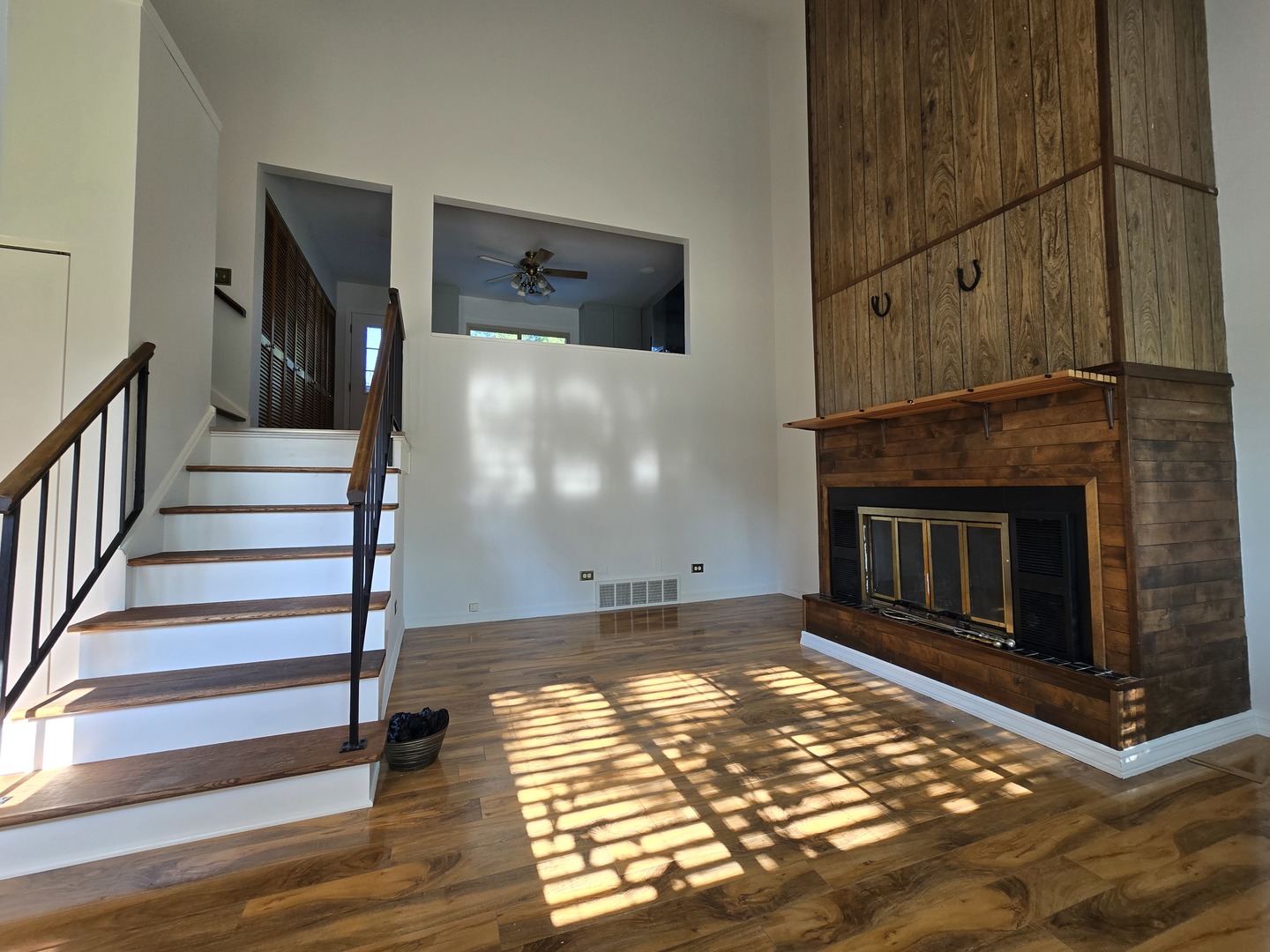 571 White Birch Road Lindenhurst, IL 60046 - Photo 2 of 19 Gallery Image 2