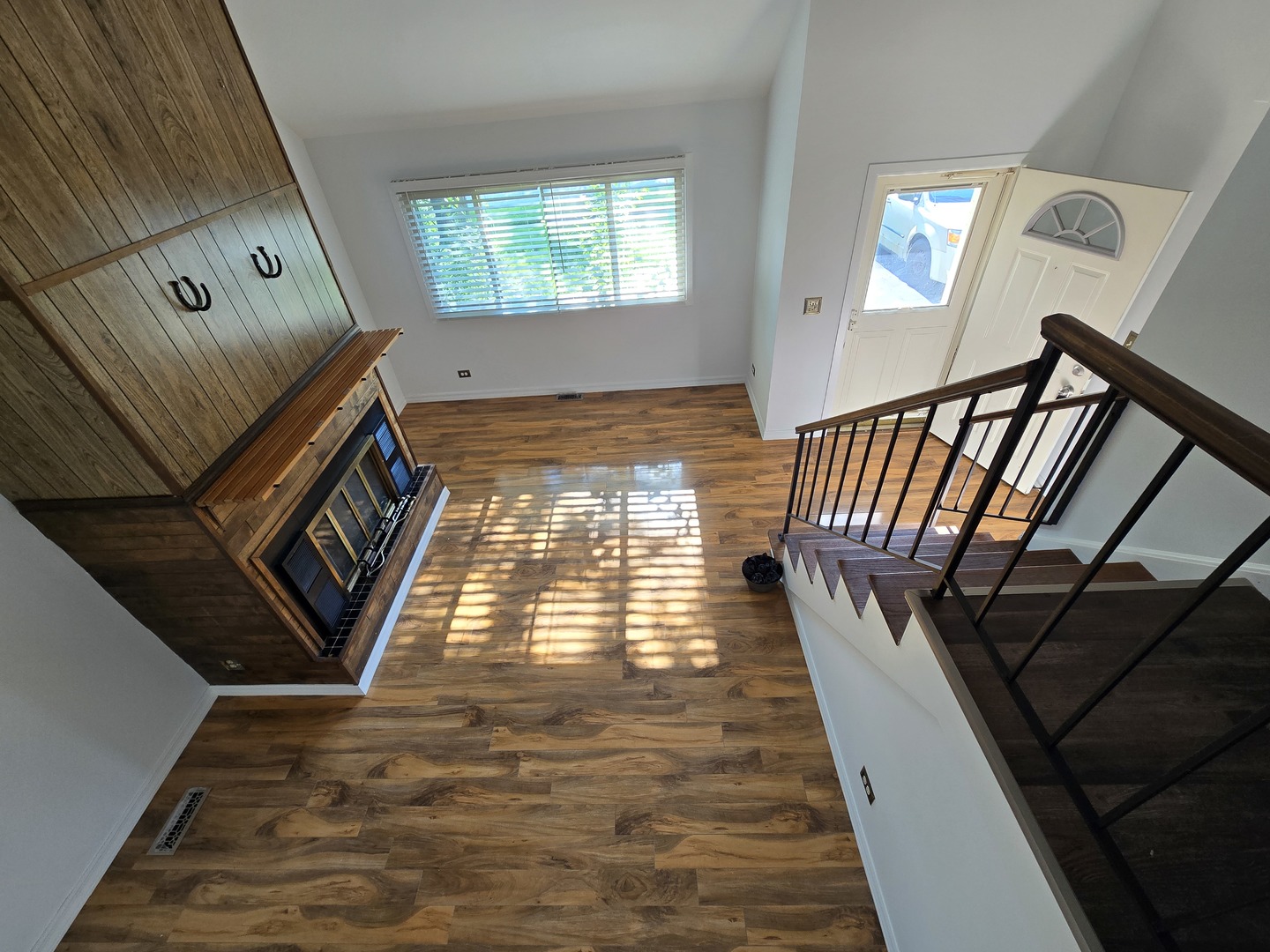 571 White Birch Road Lindenhurst, IL 60046 - Photo 3 of 19 Gallery Image 3