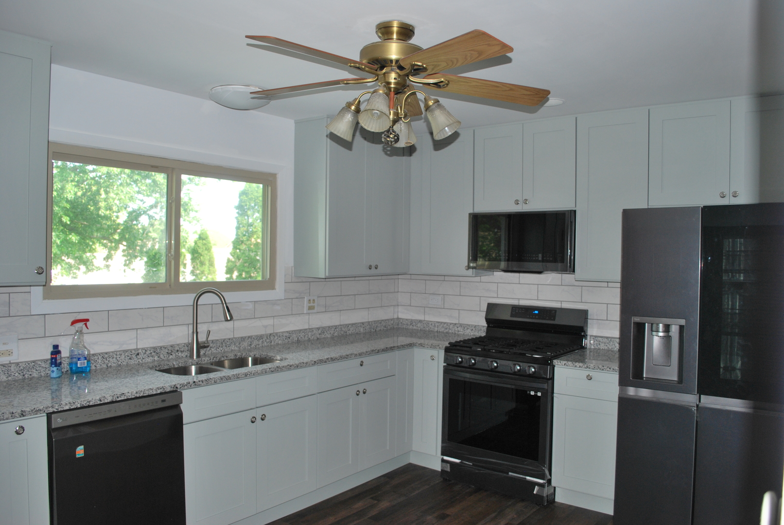 571 White Birch Road Lindenhurst, IL 60046 - Photo 6 of 19 Gallery Image 6