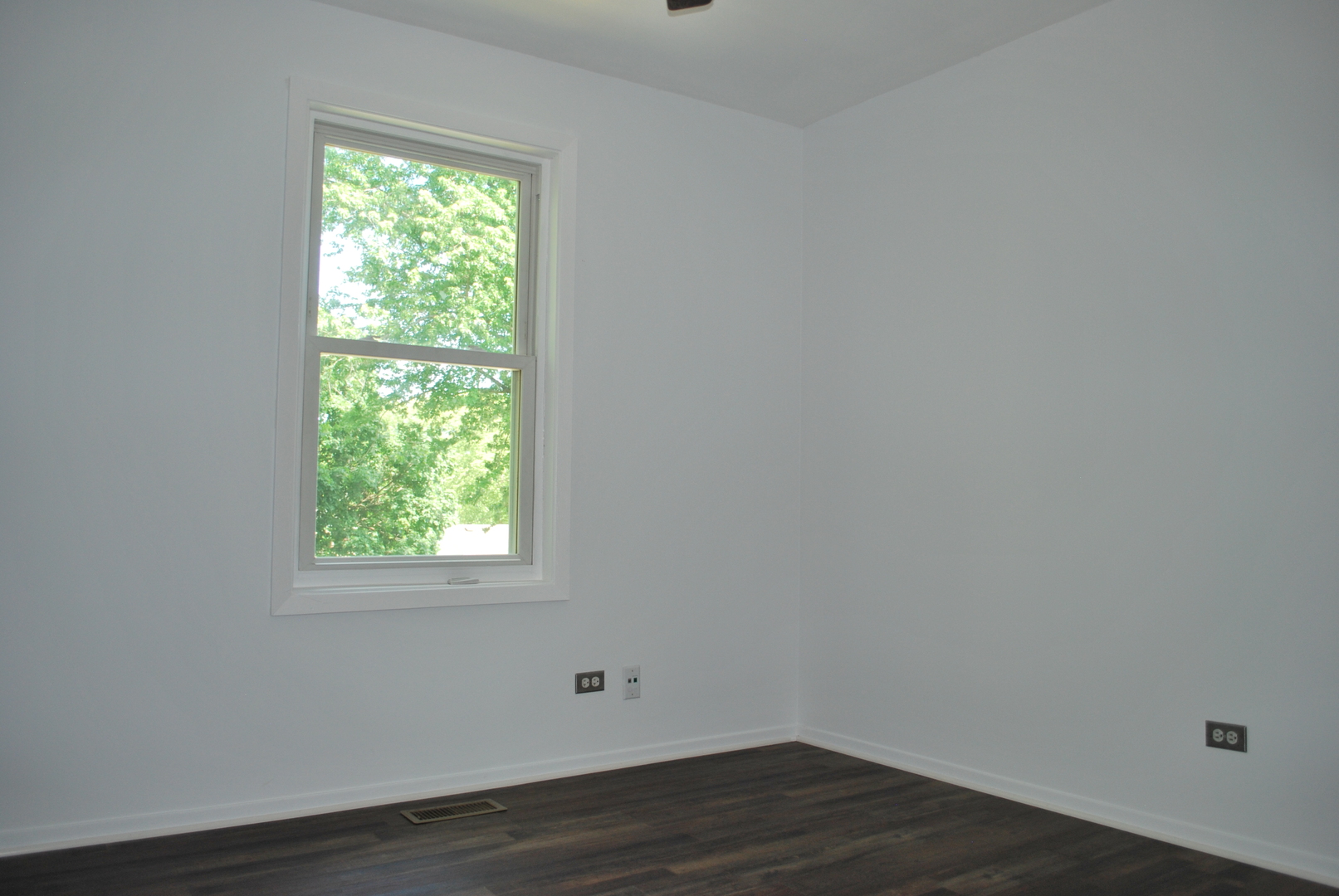 571 White Birch Road Lindenhurst, IL 60046 - Photo 10 of 19 Gallery Image 10