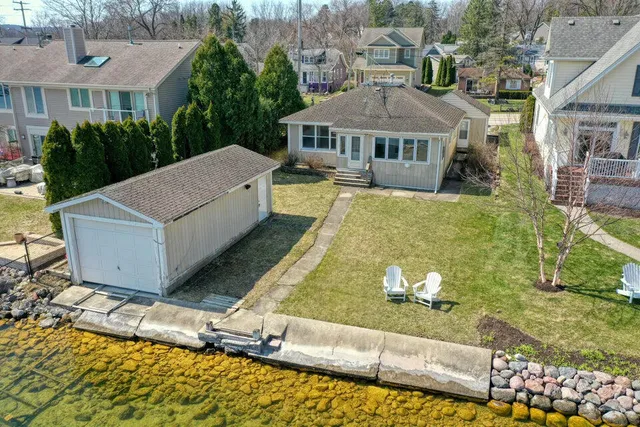 $985,000 | 1603 Milwaukee Street, Delafield, WI 53018