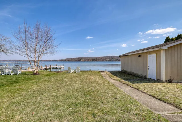 $985,000 | 1603 Milwaukee Street, Delafield, WI 53018