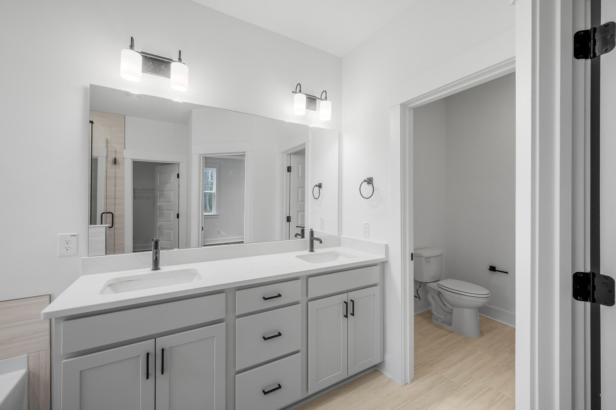 517 Rendezvous Way Huger, SC 29450 - Photo 8 of 25 Owners Bath