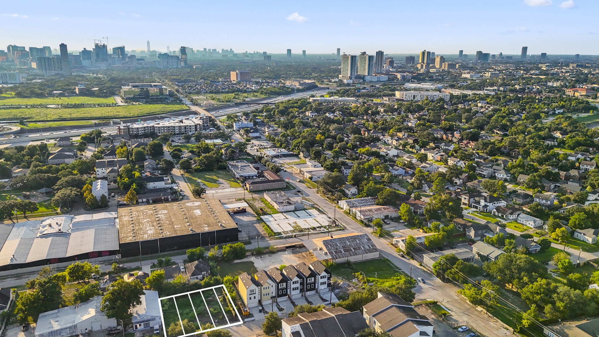 6336 Del Rio Street Houston, TX 77021 - Photo 17 of 20 an aerial view of a city