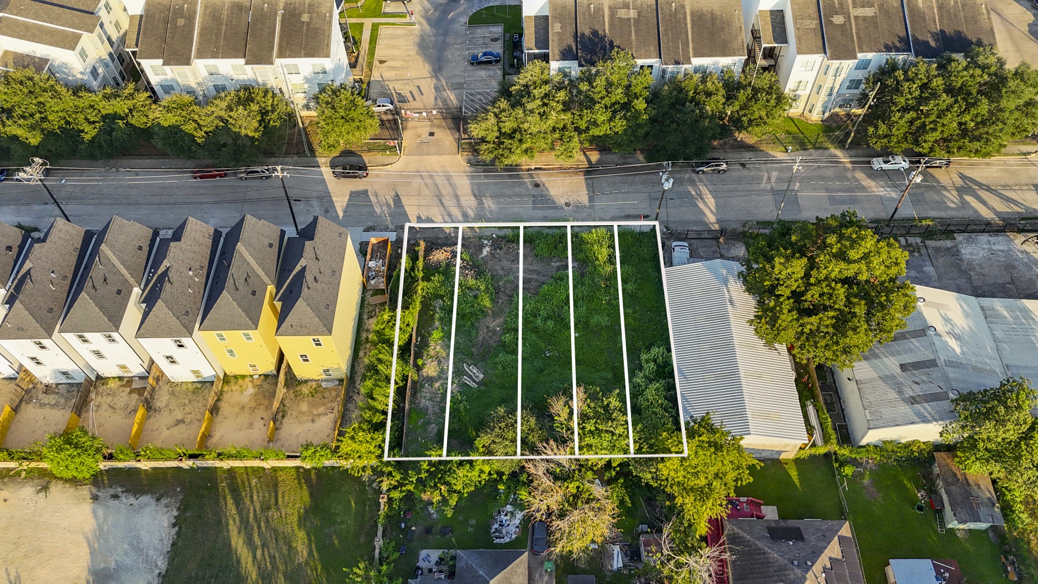 6336 Del Rio Street Houston, TX 77021 - Photo 3 of 20 a view of a garden