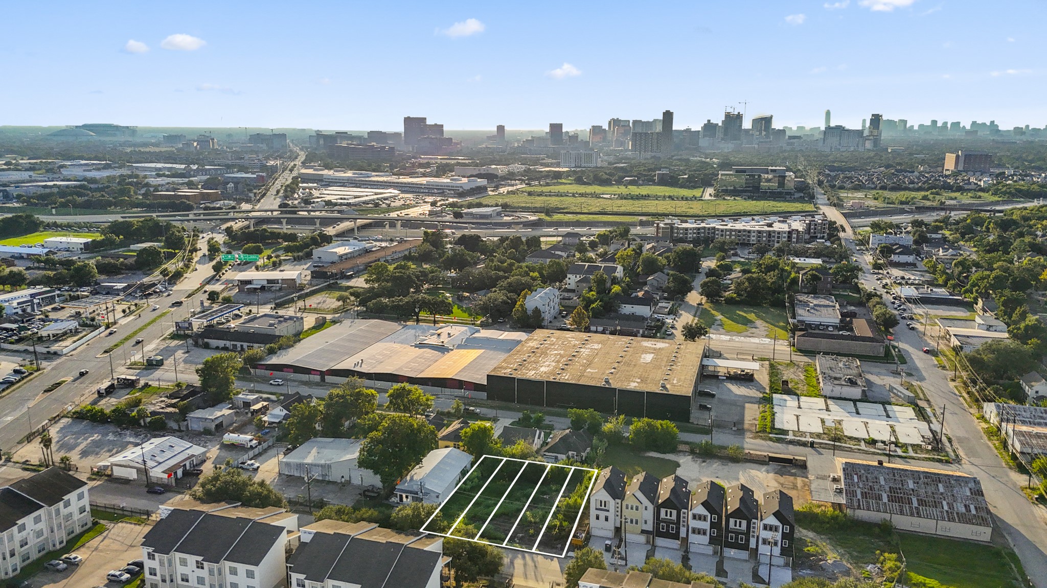 6336 Del Rio Street Houston, TX 77021 - Photo 8 of 20 a view of city with ocean