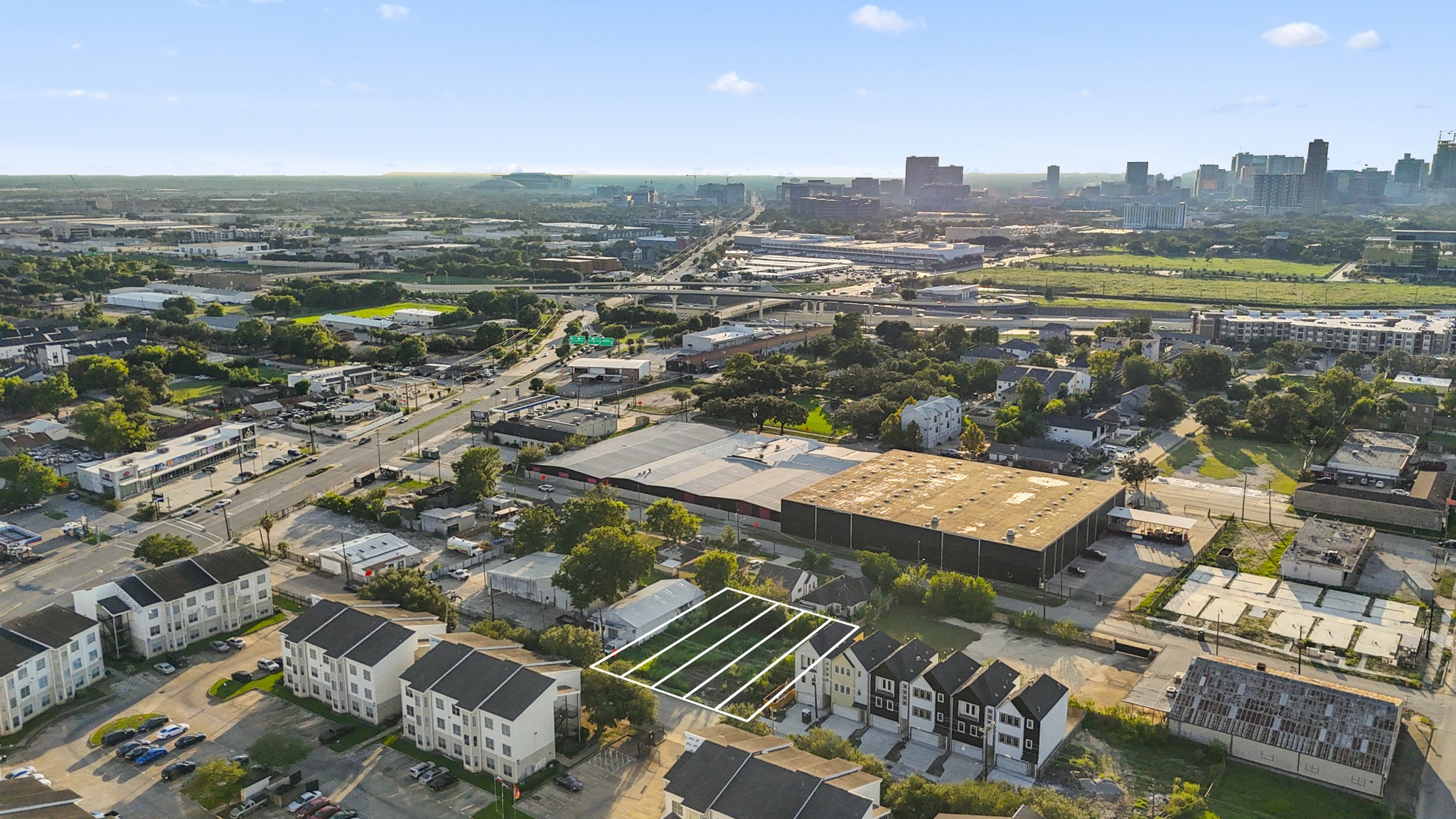 6336 Del Rio Street Houston, TX 77021 - Photo 9 of 20 an aerial view of residential houses with city view