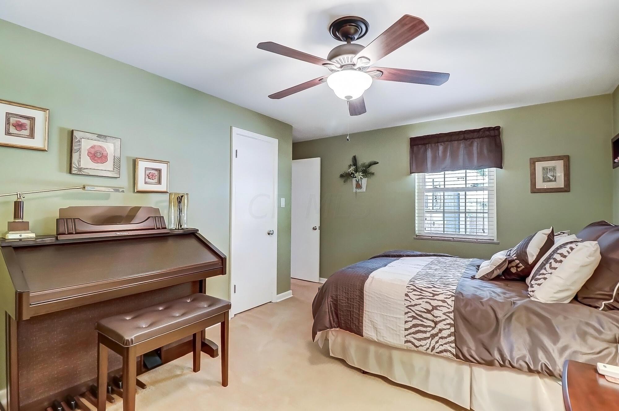 3044 Herrick Road Columbus, OH 43221 - Photo 16 of 36 017