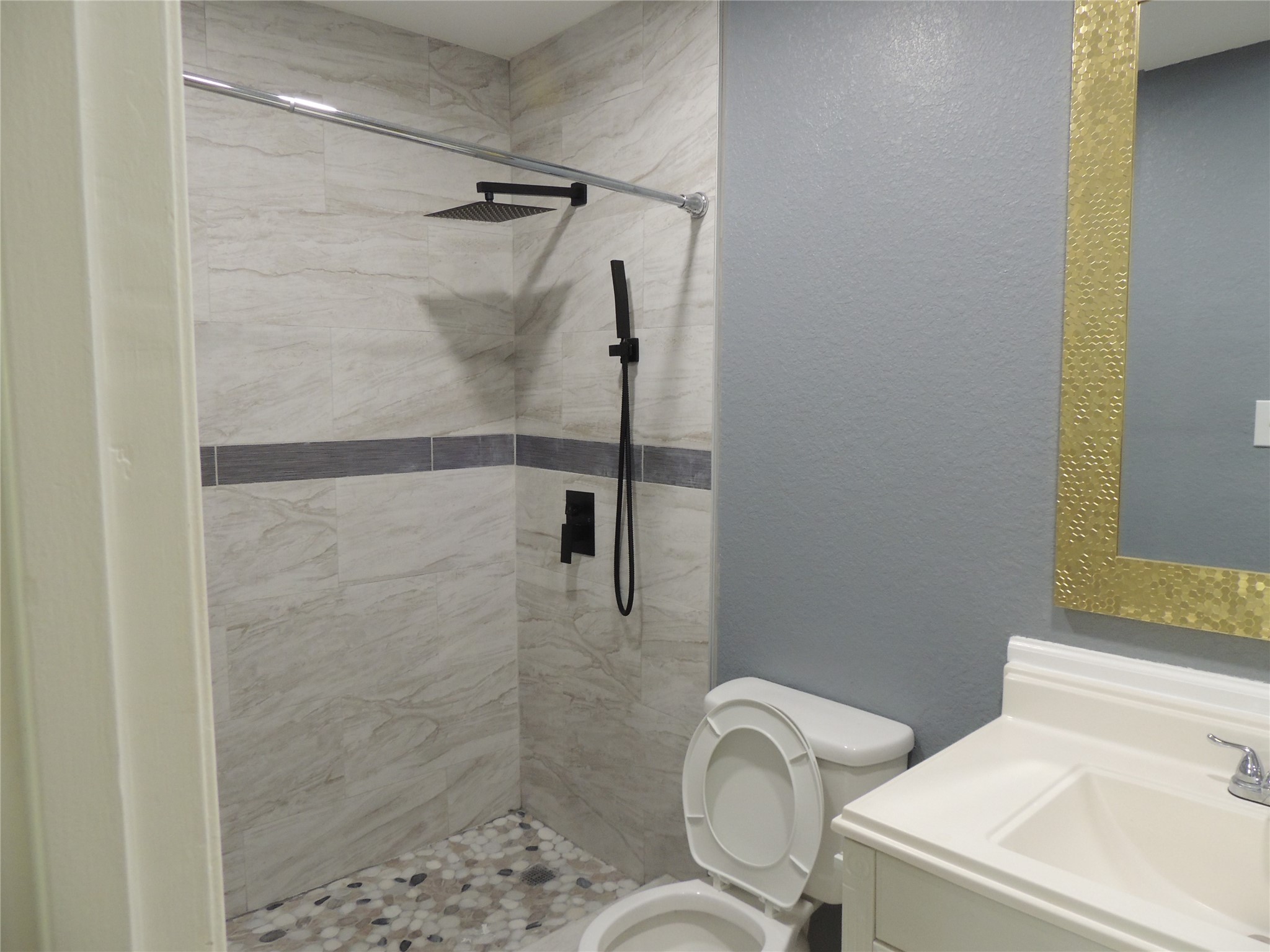 12507 New Rochelle Court Houston, TX 77089 - Photo 14 of 20 MASTER SHOWER
