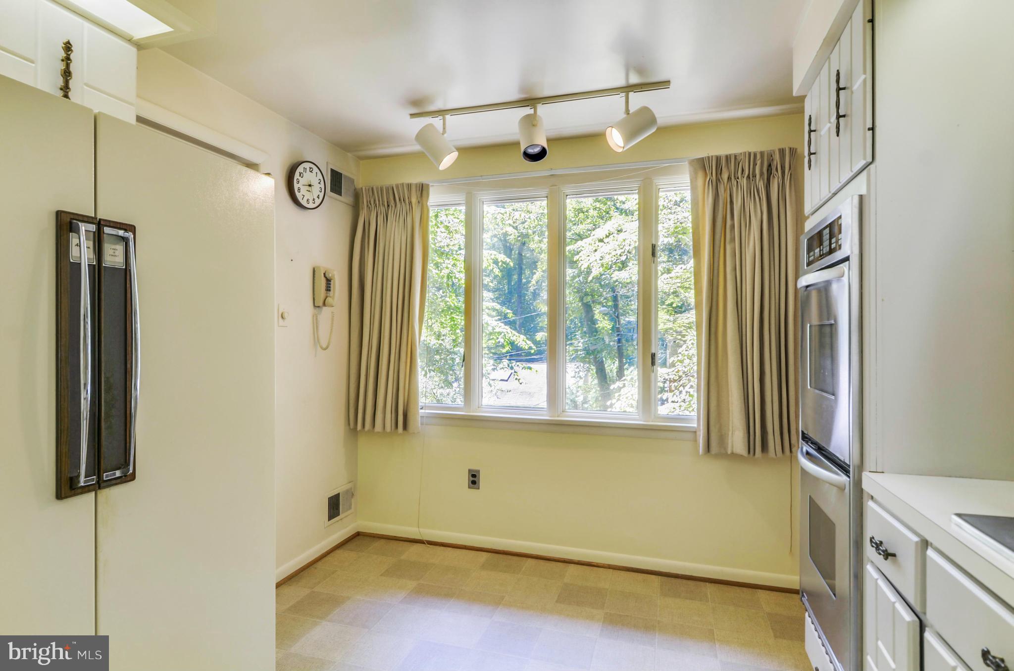 22 Parkside Road Silver Spring, MD 20910 - Photo 11 of 28 Breakfast area