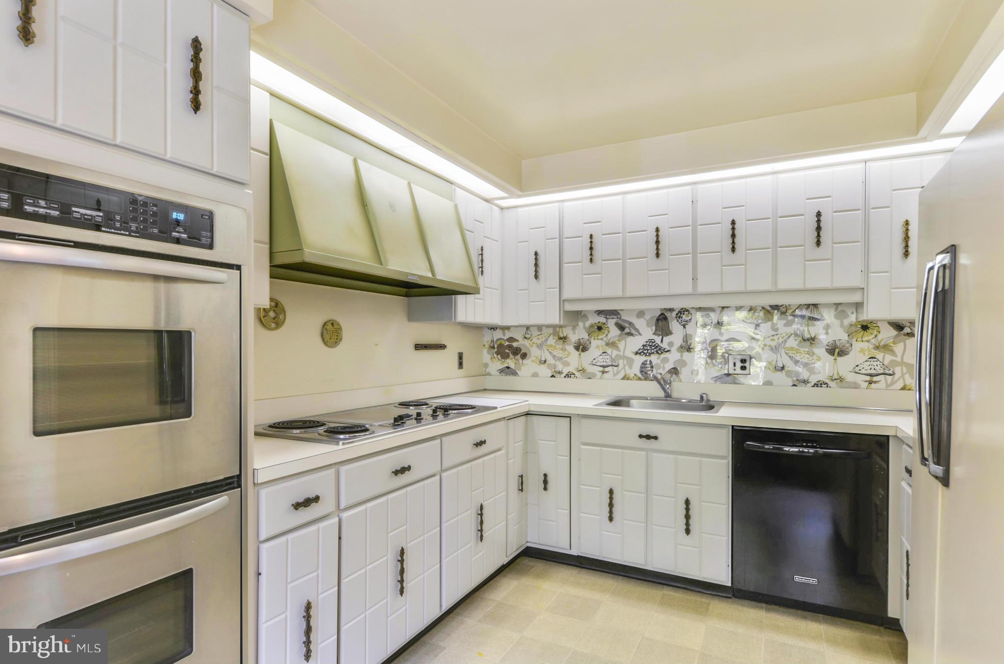 22 Parkside Road Silver Spring, MD 20910 - Photo 10 of 28 Kitchen