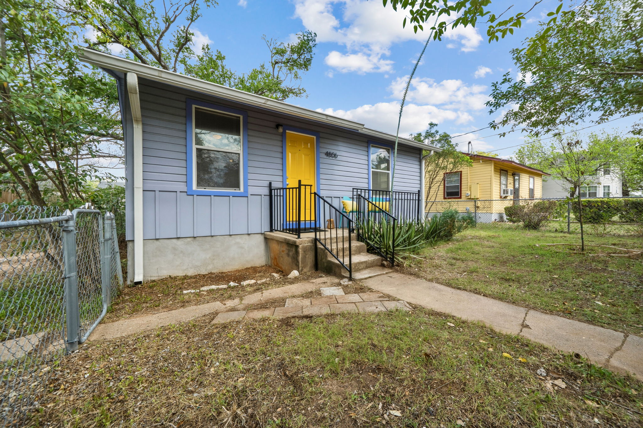 4806 Santa Anna Street Austin, TX 78721 - Photo 1 of 1 View of bungalow-style house