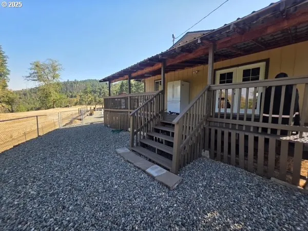 a view of a house with backyard and porch