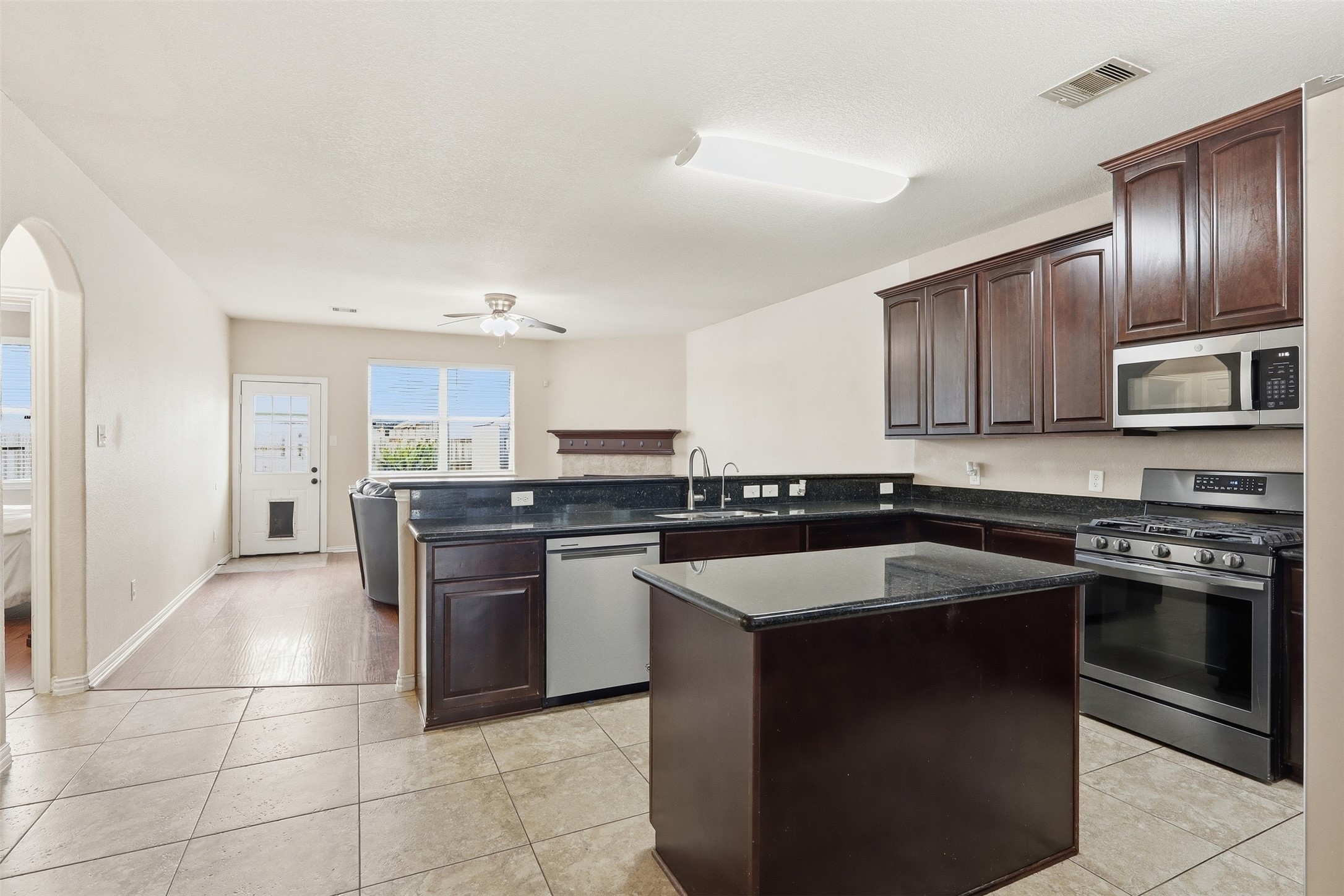 8234 Nagy Hill Street Spring, TX 77379 - Photo 4 of 32 Kitchen