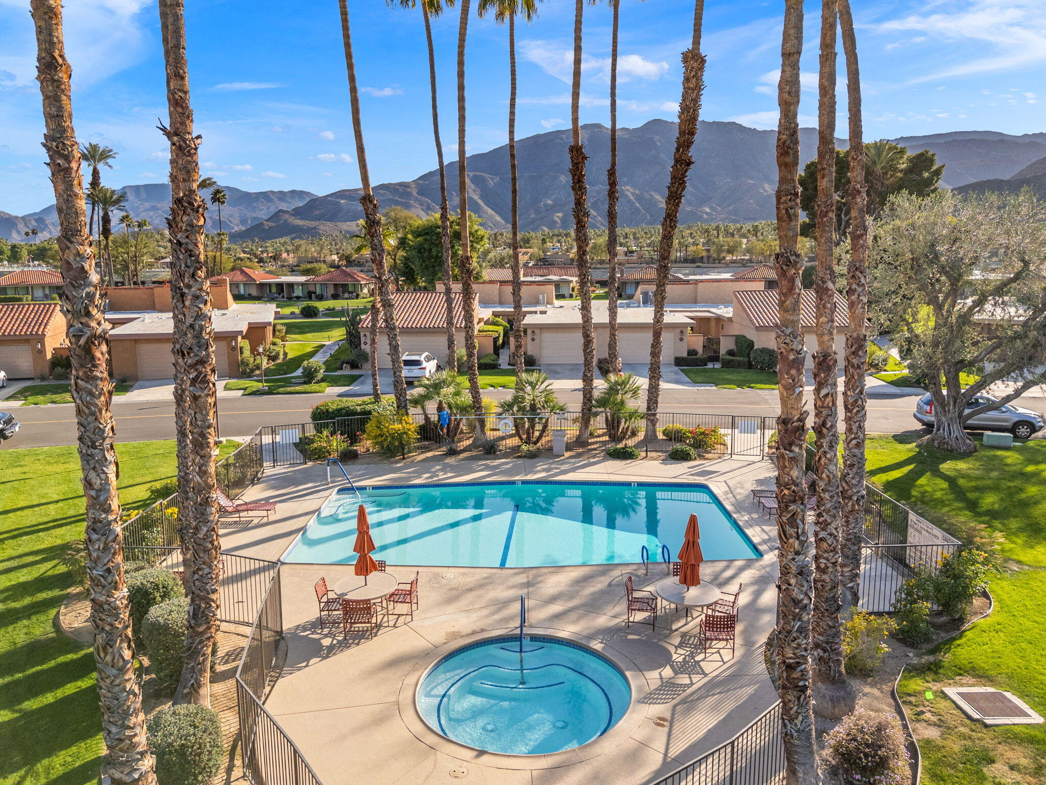 6 Palma Drive Rancho Mirage, CA 92270 - Photo 3 of 38