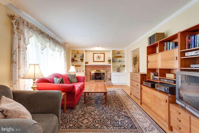 6805 Gillings Road Springfield, VA 22152 - Photo 8 of 56