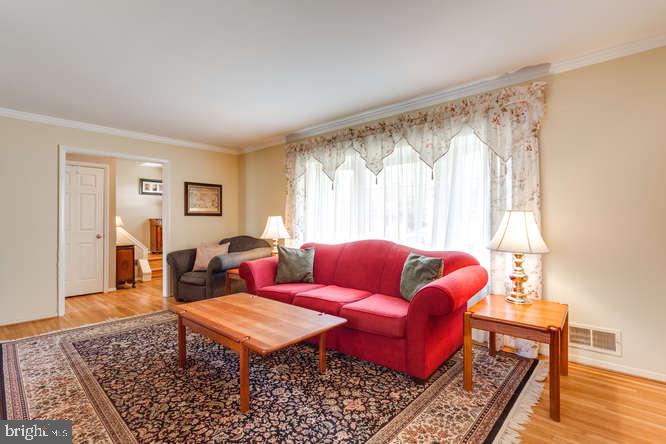 6805 Gillings Road Springfield, VA 22152 - Photo 9 of 56