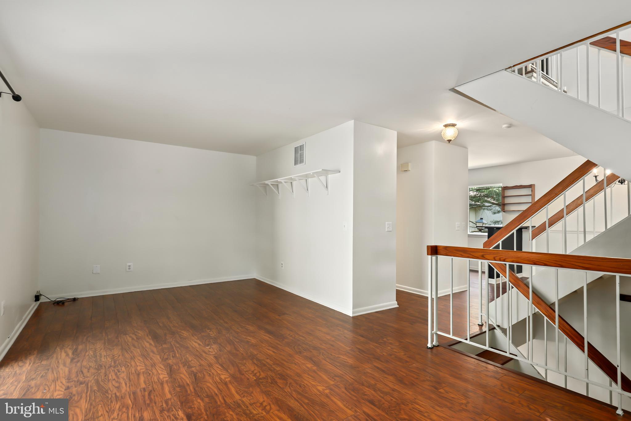 11955 Barrel Cooper Court Reston, VA 20191 - Photo 4 of 51