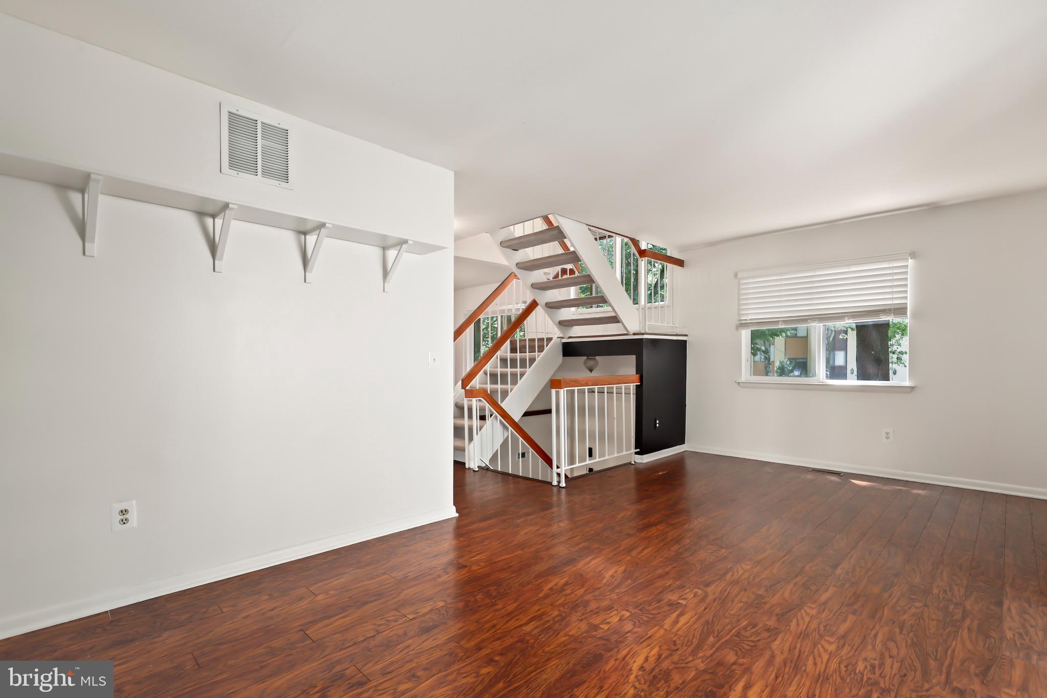 11955 Barrel Cooper Court Reston, VA 20191 - Photo 6 of 51