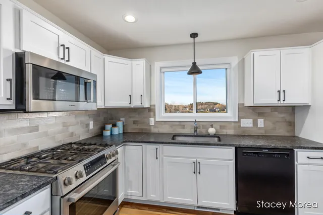 $600,000 | 11791 Crystal Ridge Drive Northeast, Sparta, MI 49345