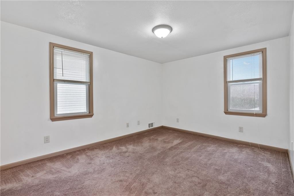 927 Greenhill Road Pittsburgh, PA 15209 - Photo 15 of 41 an empty room with windows