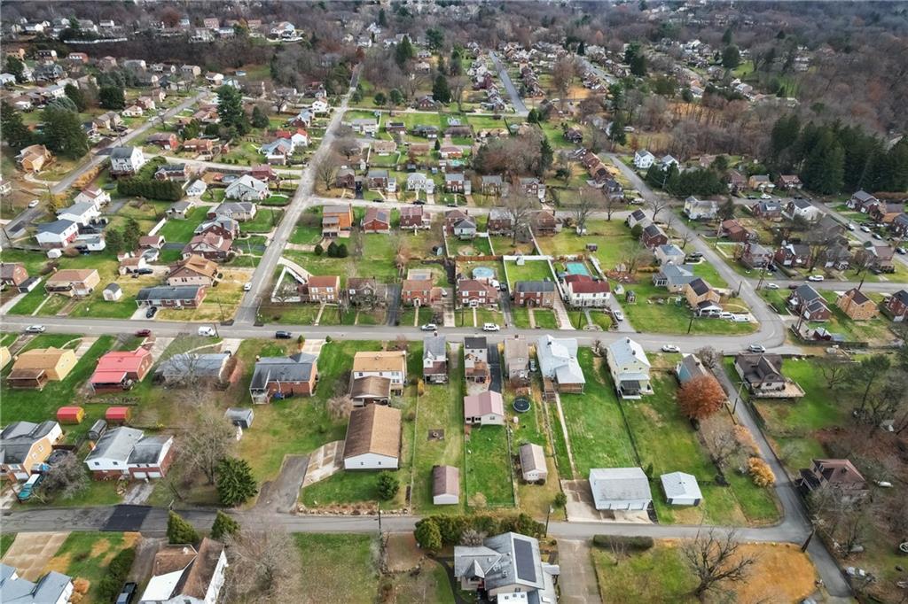 927 Greenhill Road Pittsburgh, PA 15209 - Photo 33 of 41 an aerial view of residential houses with outdoor space