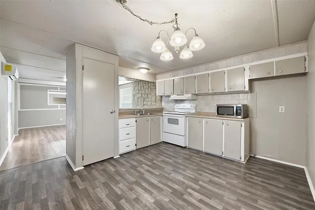 $1,300 | 1309 Oakridge Road, Unit 1307, Azle, TX 76020