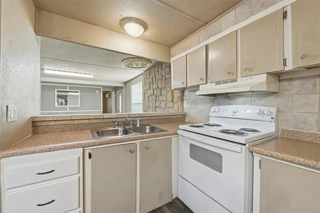 $1,300 | 1309 Oakridge Road, Unit 1307, Azle, TX 76020