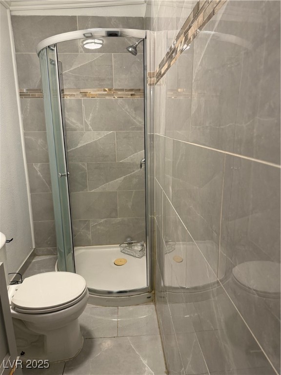 5171 Reeder Circle, Unit C Las Vegas, NV 89119 - Photo 15 of 17 Bathroom featuring a shower stall