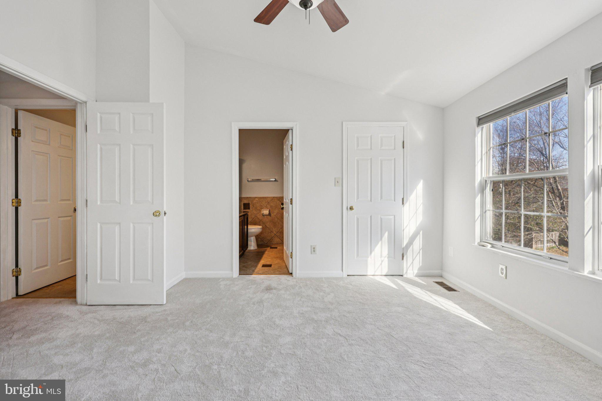 43494 Postrail Square Ashburn, VA 20147 - Photo 29 of 38 an empty room with windows and closet