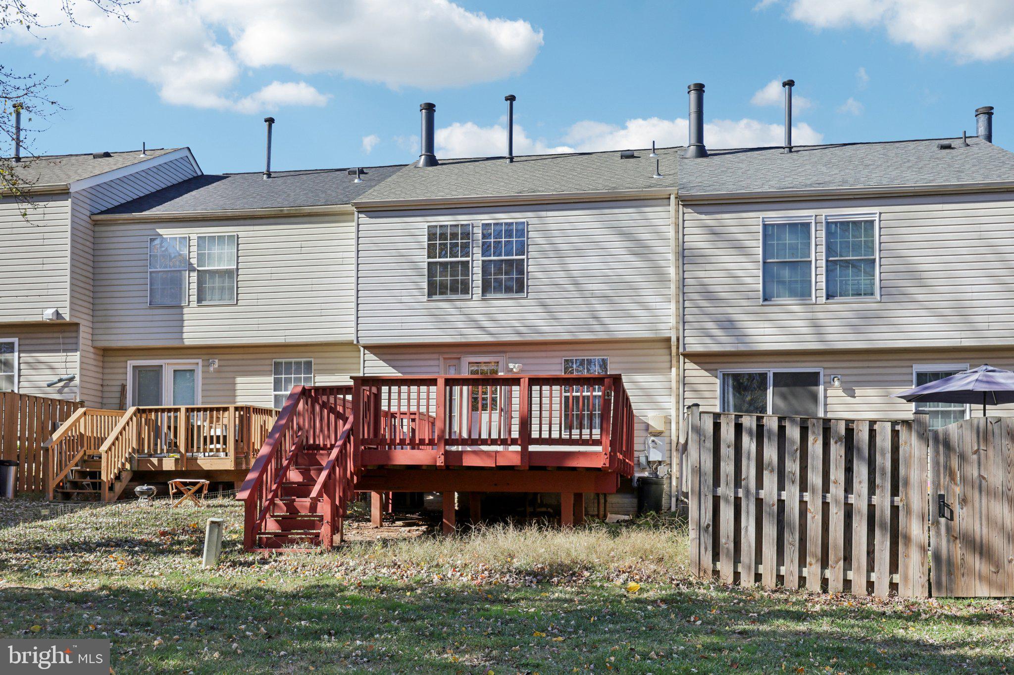 43494 Postrail Square Ashburn, VA 20147 - Photo 37 of 38 a view of a house with backyard and porch