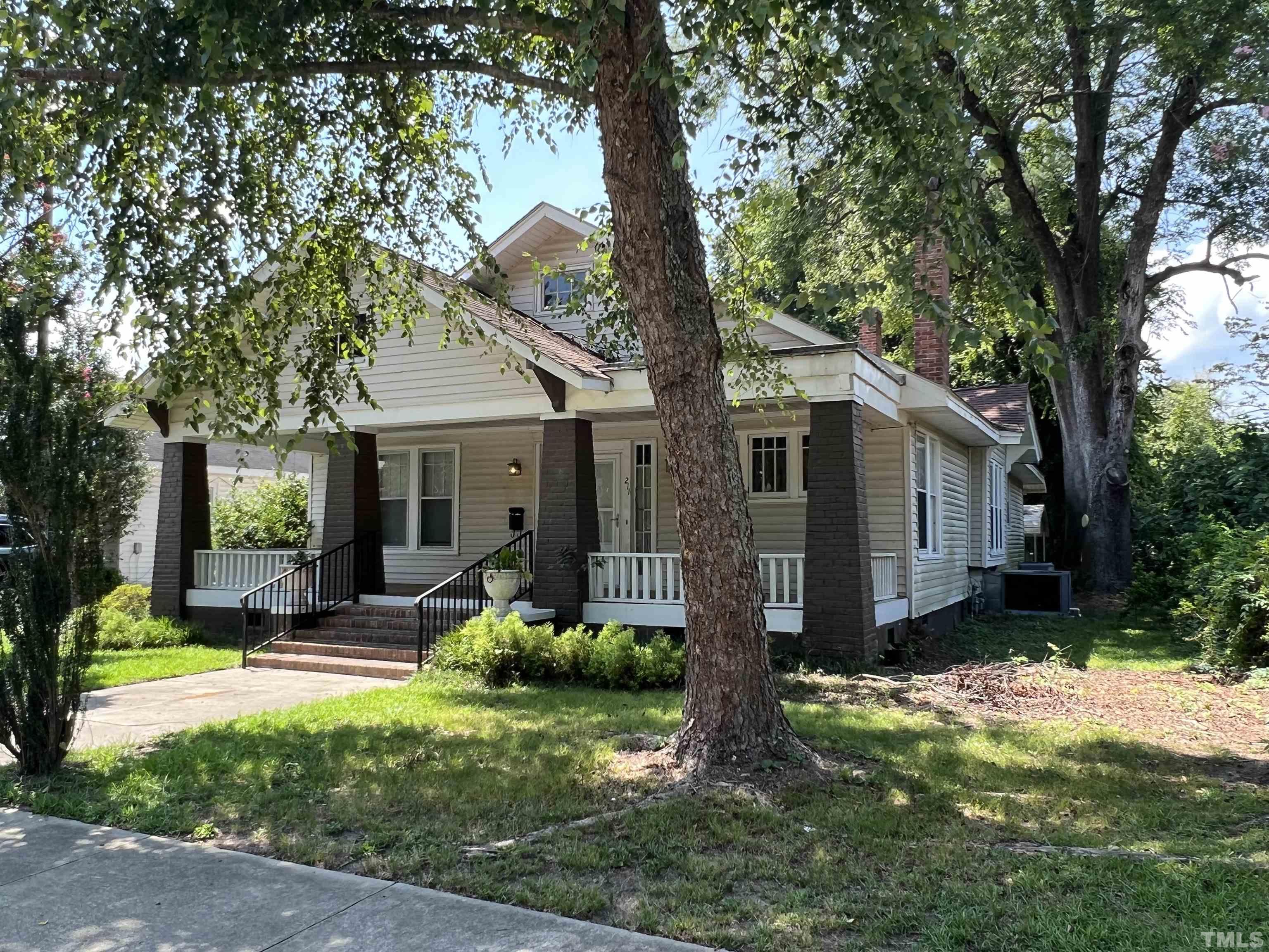 211 North 3rd Street Smithfield, NC 27577 - Photo 3 of 24